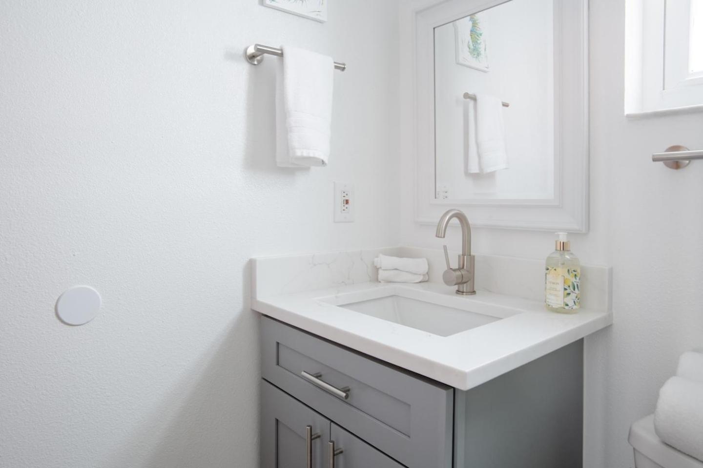 Walk Everywhere! 1-Bedroom Gem In Downtown Hub New Port Richey Dış mekan fotoğraf