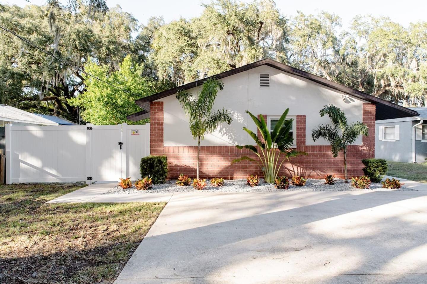 Walk Everywhere! 1-Bedroom Gem In Downtown Hub New Port Richey Dış mekan fotoğraf